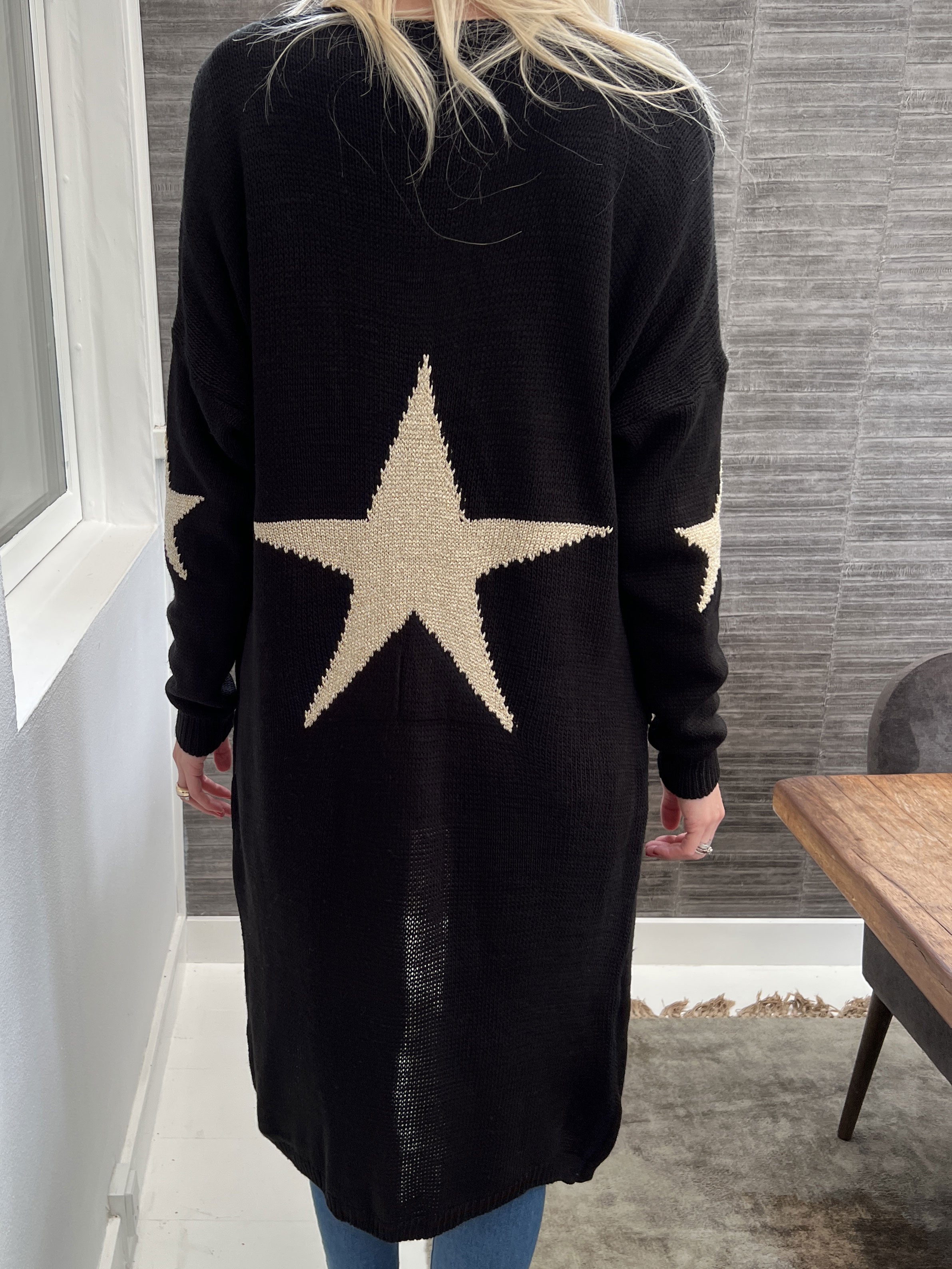 Isadora - Lang strikcardigan med guldstjerner